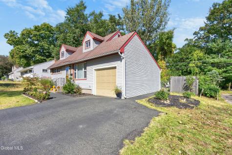 15 Bridle Path Colonie NY 12205