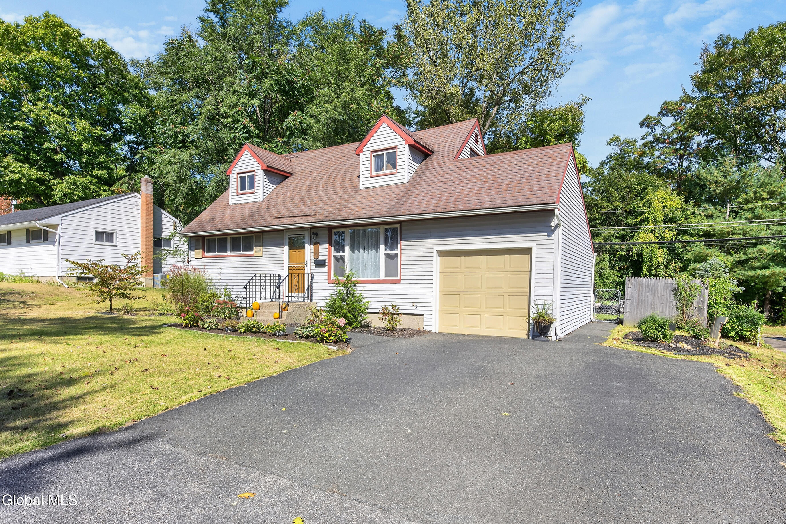 15 Bridle Path Colonie NY 12205