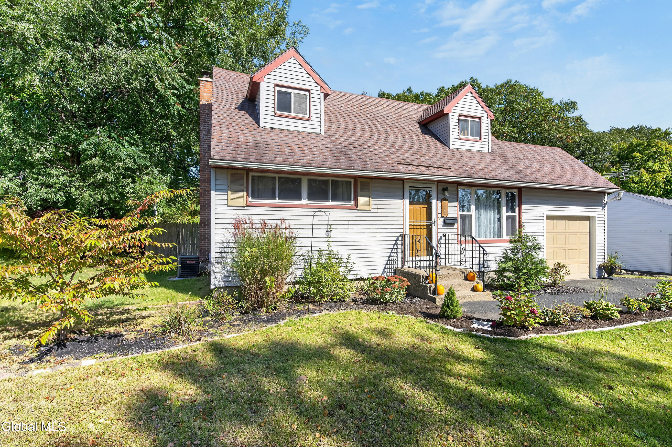 15 Bridle Path Colonie NY 12205
