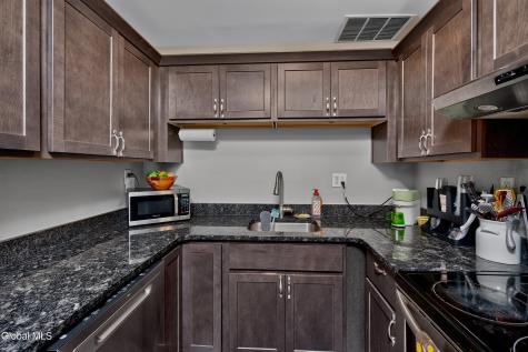 15 Bridle Path Colonie NY 12205