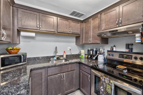 15 Bridle Path Colonie NY 12205