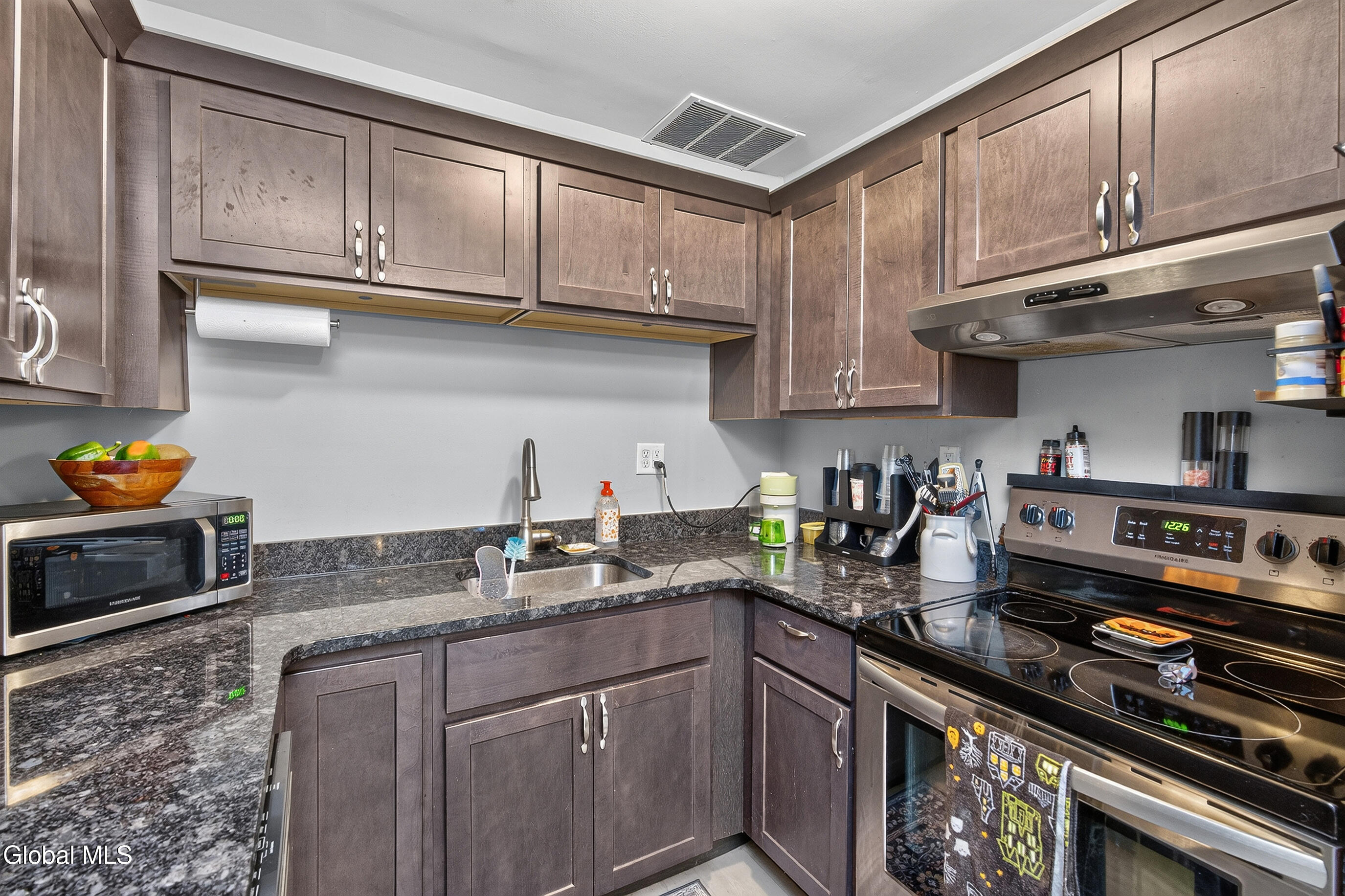 15 Bridle Path Colonie NY 12205