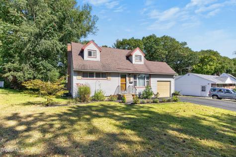 15 Bridle Path Colonie NY 12205