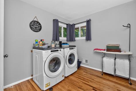 15 Bridle Path Colonie NY 12205