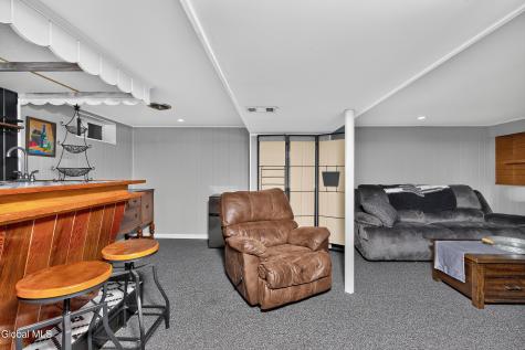 15 Bridle Path Colonie NY 12205