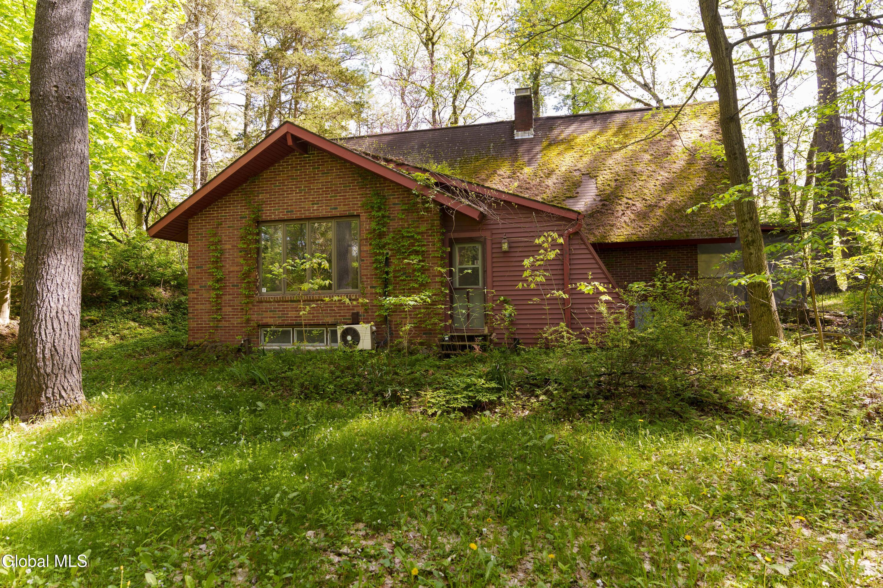 681 High Rock Road Hannacroix NY 12087