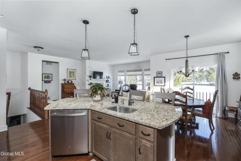 12 Twinflower Court Glenmont NY 12077