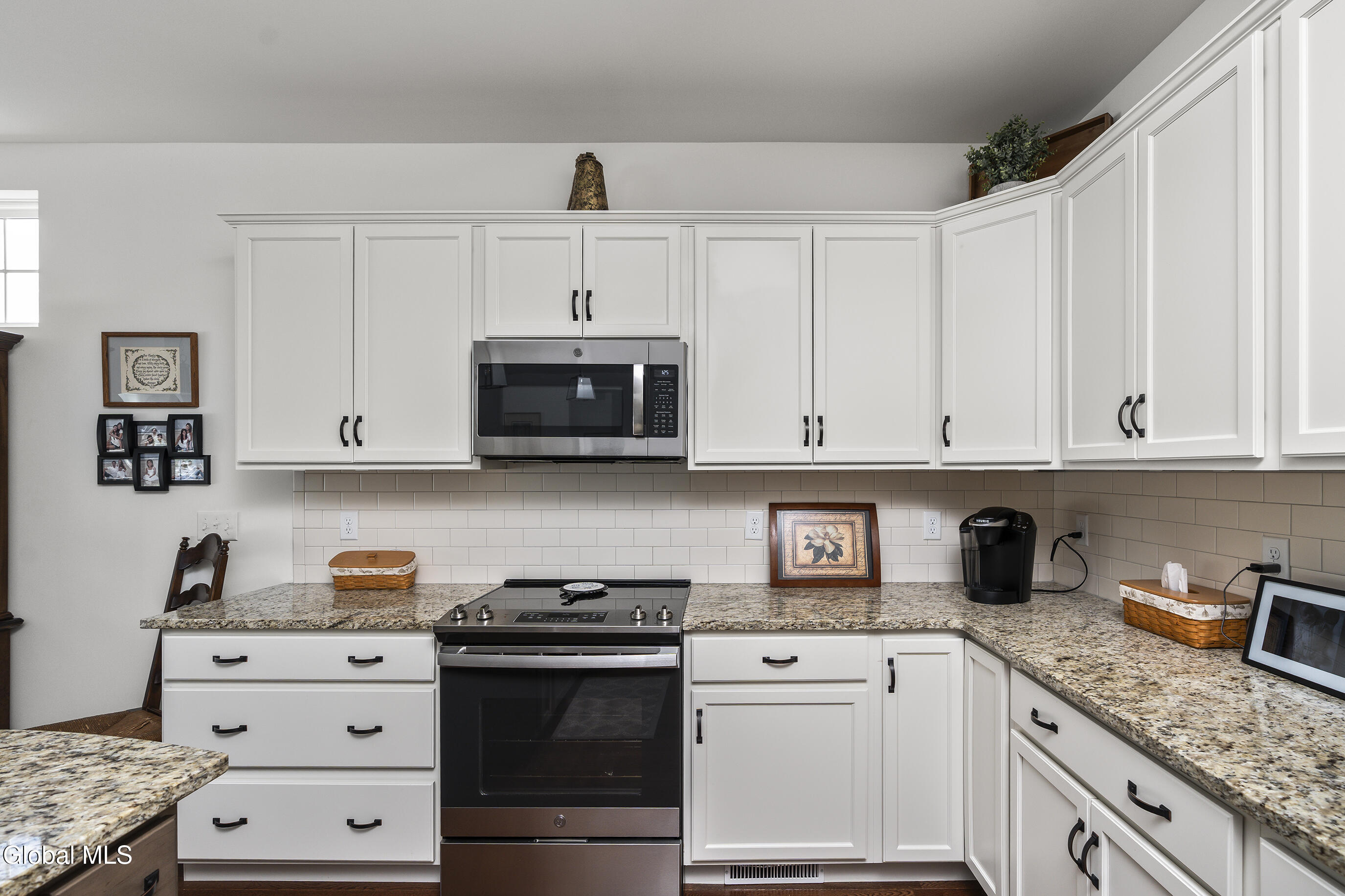 12 Twinflower Court Glenmont NY 12077