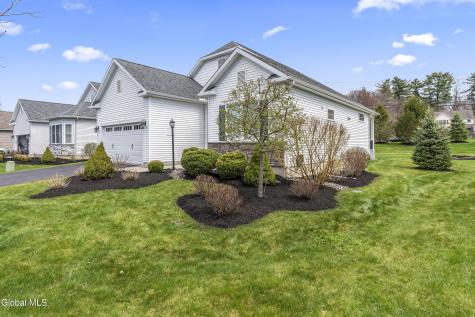 12 Twinflower Court Glenmont NY 12077