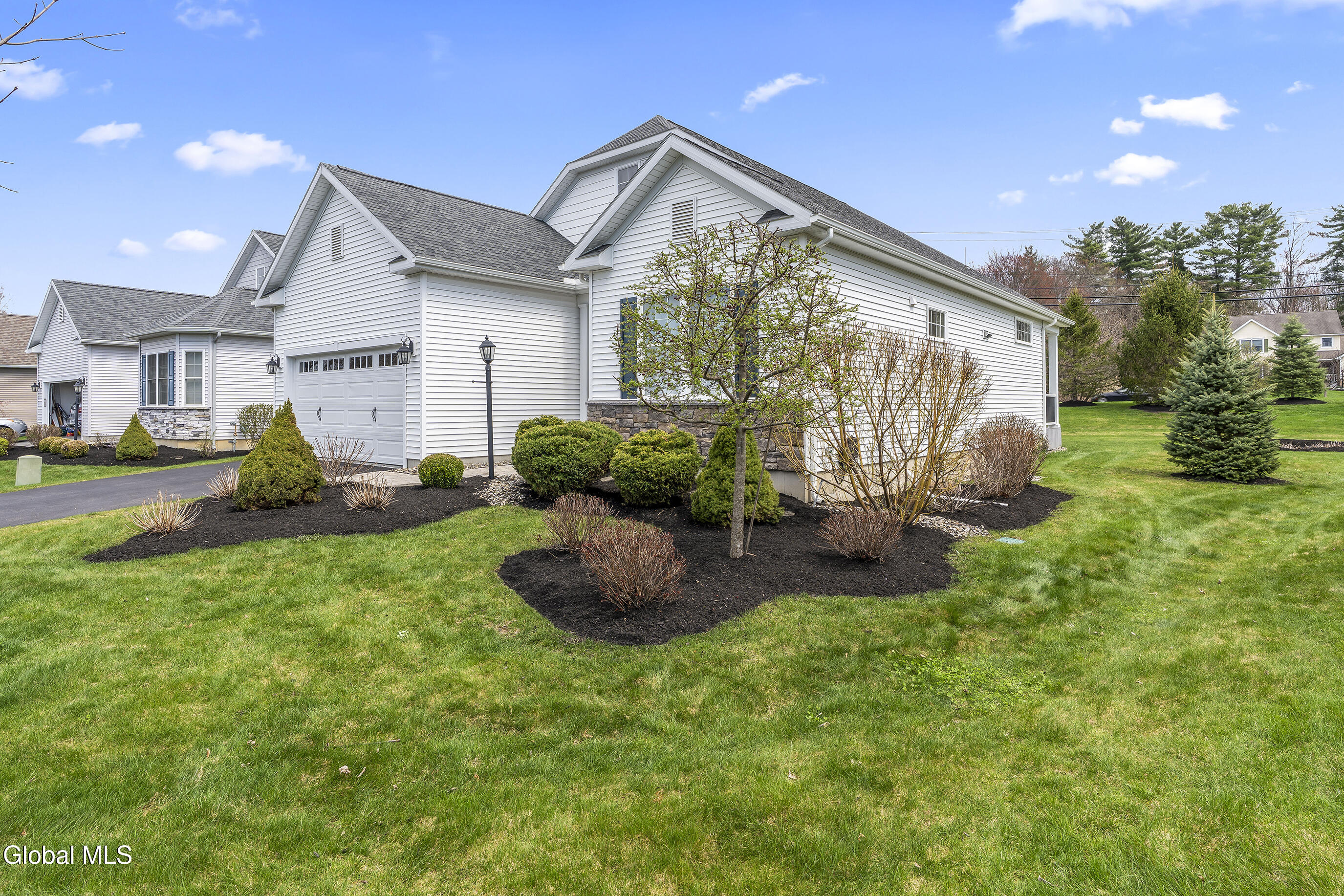 12 Twinflower Court Glenmont NY 12077