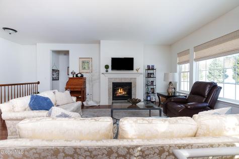 12 Twinflower Court Glenmont NY 12077