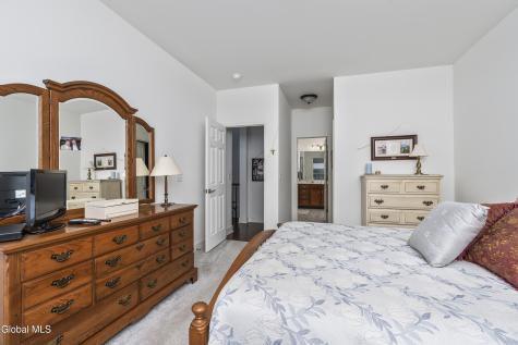 12 Twinflower Court Glenmont NY 12077