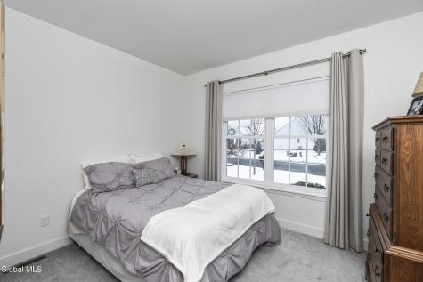 12 Twinflower Court Glenmont NY 12077