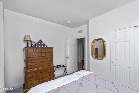 12 Twinflower Court Glenmont NY 12077