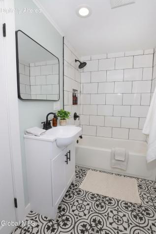 44 Swartson Court Albany NY 12209