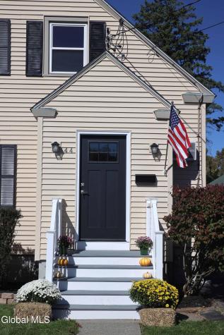 44 Swartson Court Albany NY 12209