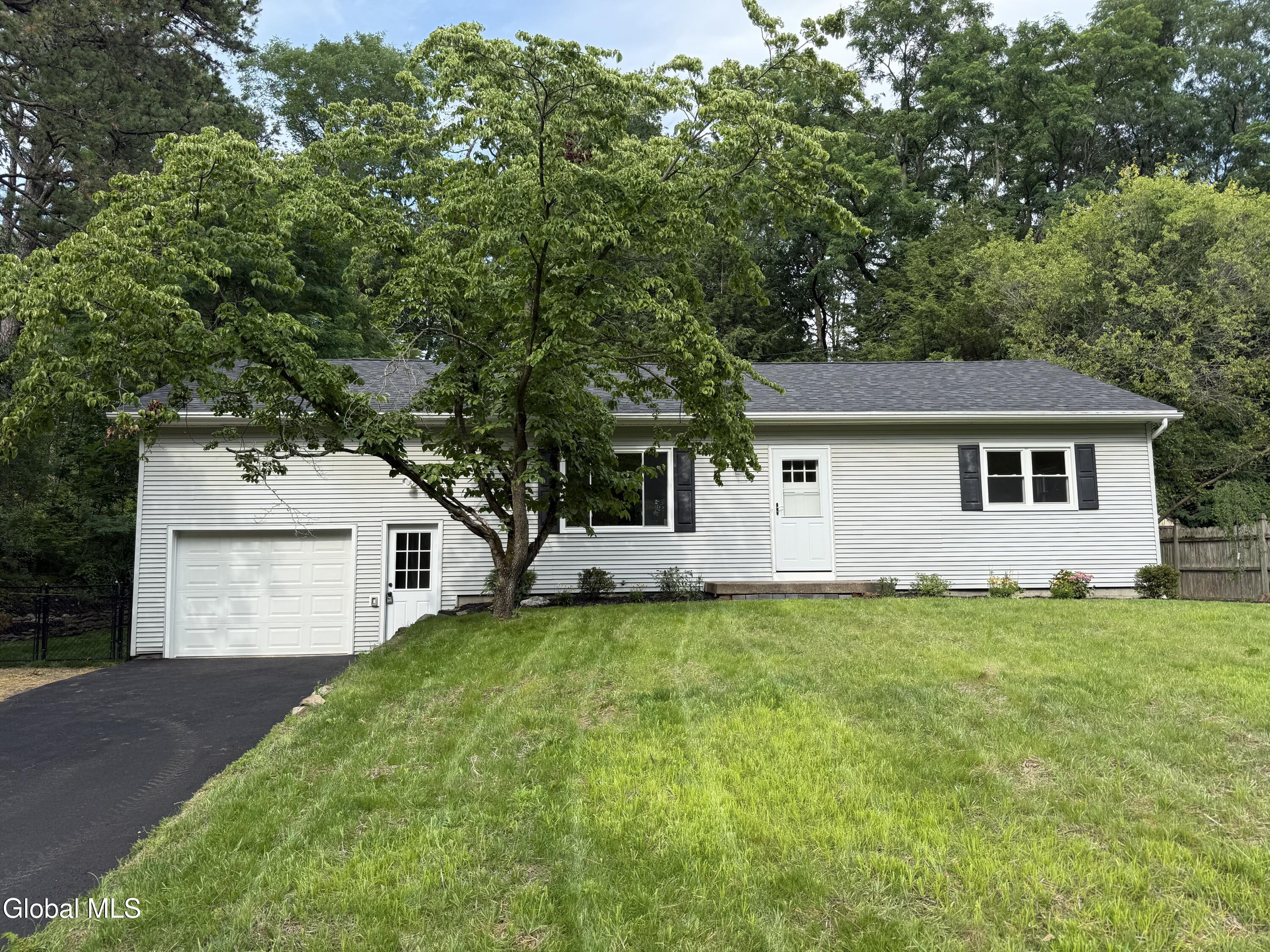 1326 Kings Road Schenectady NY 12303
