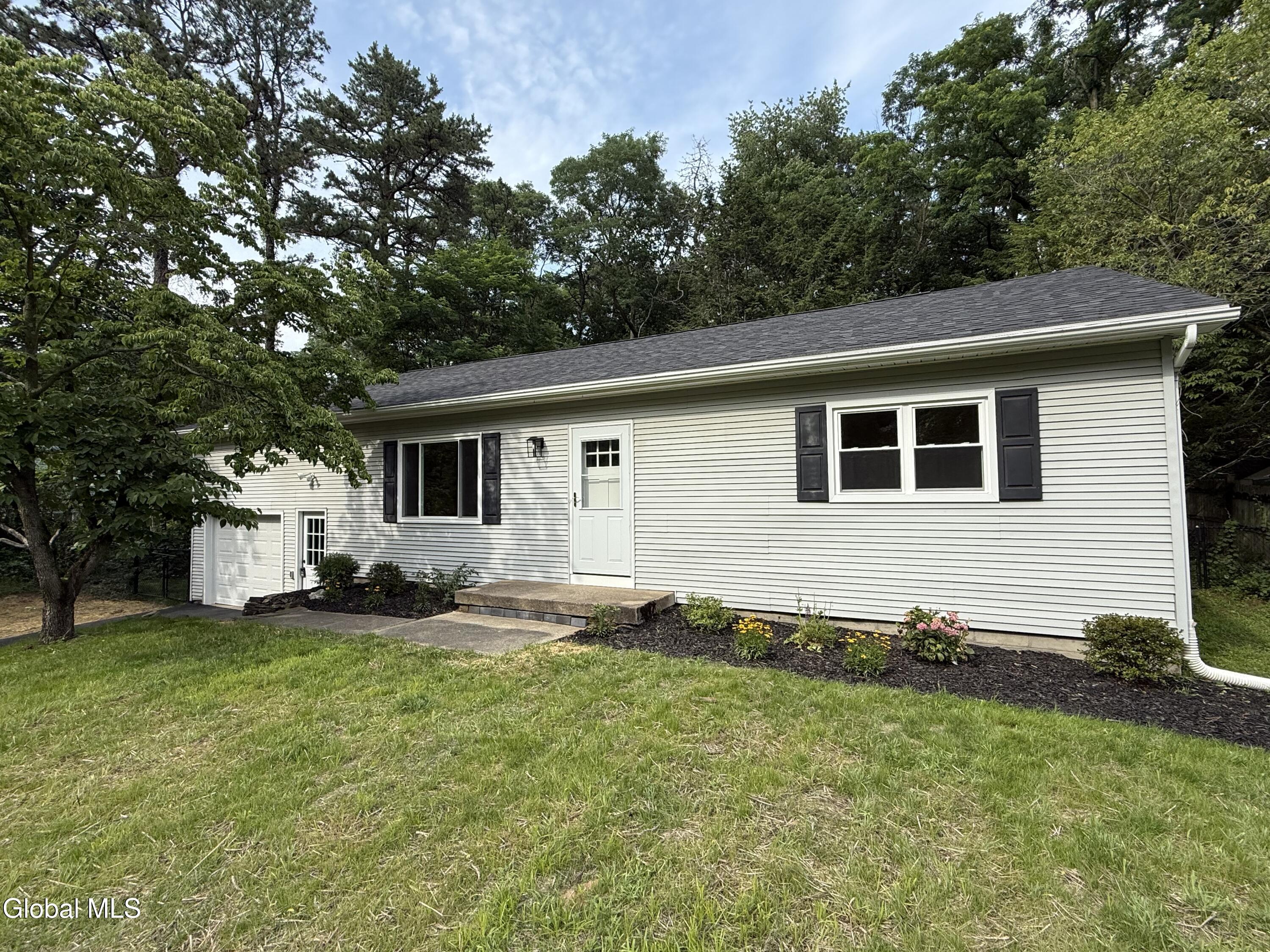 1326 Kings Road Schenectady NY 12303