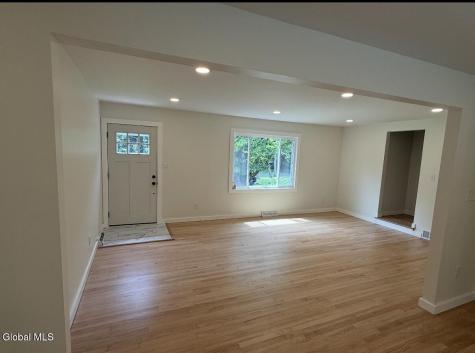 1326 Kings Road Schenectady NY 12303