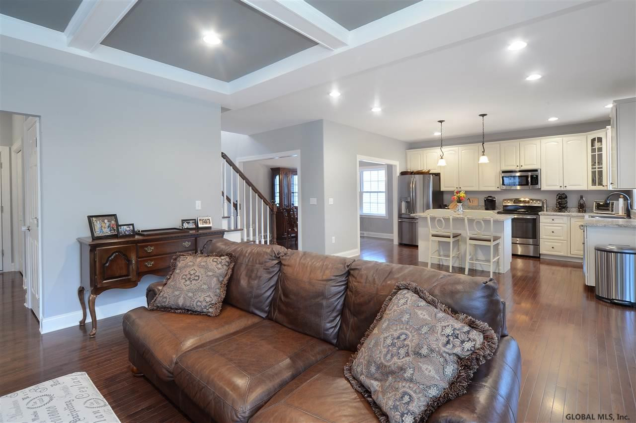 61 Lakepointe Way Saratoga Springs NY 12866