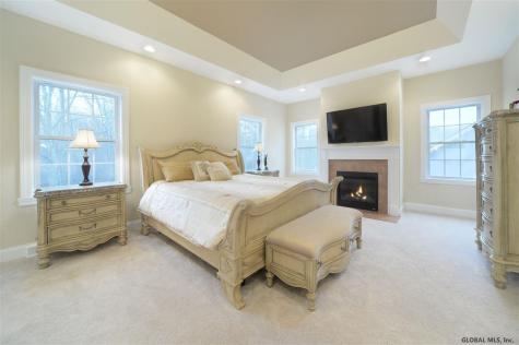 61 Lakepointe Way Saratoga Springs NY 12866