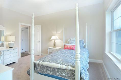 61 Lakepointe Way Saratoga Springs NY 12866