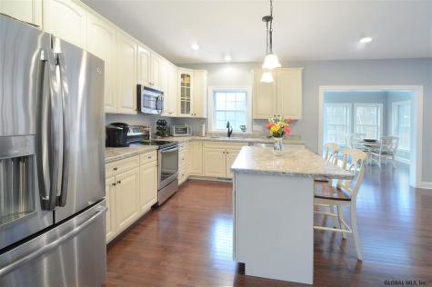 61 Lakepointe Way Saratoga Springs NY 12866
