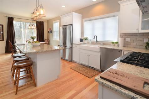 61 Lakepointe Way Saratoga Springs NY 12866