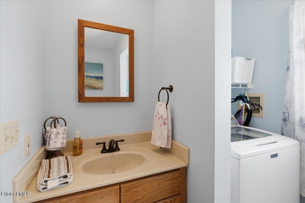 44 Cordell Road Colonie NY 12304