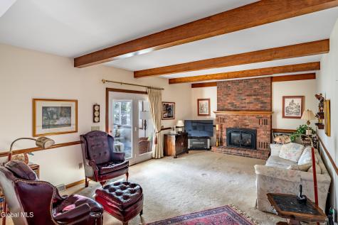 10 N Nottingham Way Clifton Park NY 12065