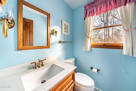 10 N Nottingham Way Clifton Park NY 12065