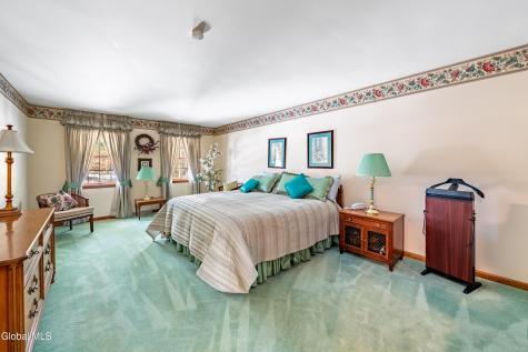 10 N Nottingham Way Clifton Park NY 12065