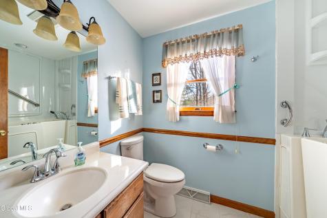 10 N Nottingham Way Clifton Park NY 12065