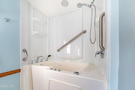 10 N Nottingham Way Clifton Park NY 12065