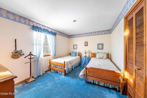 10 N Nottingham Way Clifton Park NY 12065