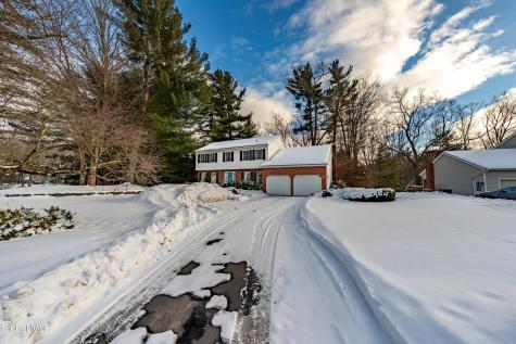 10 N Nottingham Way Clifton Park NY 12065