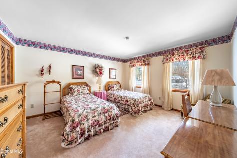 10 N Nottingham Way Clifton Park NY 12065