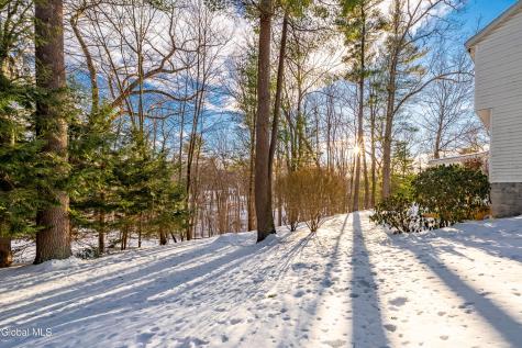 10 N Nottingham Way Clifton Park NY 12065