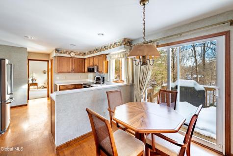 10 N Nottingham Way Clifton Park NY 12065