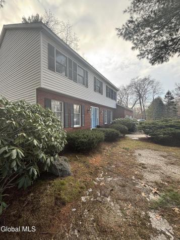 10 N Nottingham Way Clifton Park NY 12065