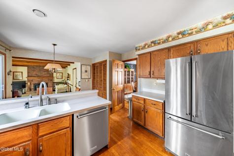 10 N Nottingham Way Clifton Park NY 12065