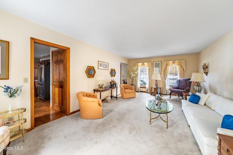 10 N Nottingham Way Clifton Park NY 12065