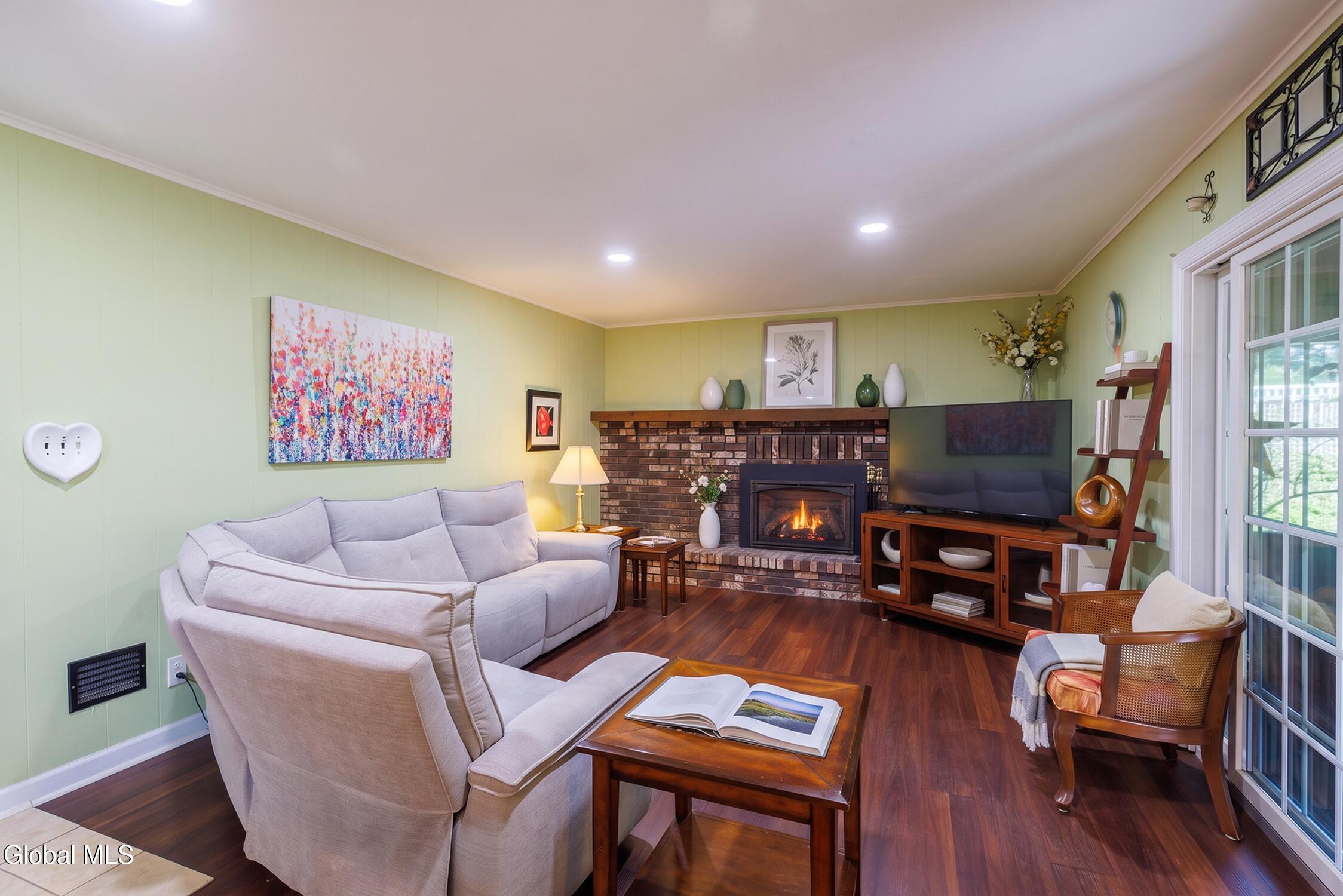 127 Sylvia Lane Schenectady NY 12306