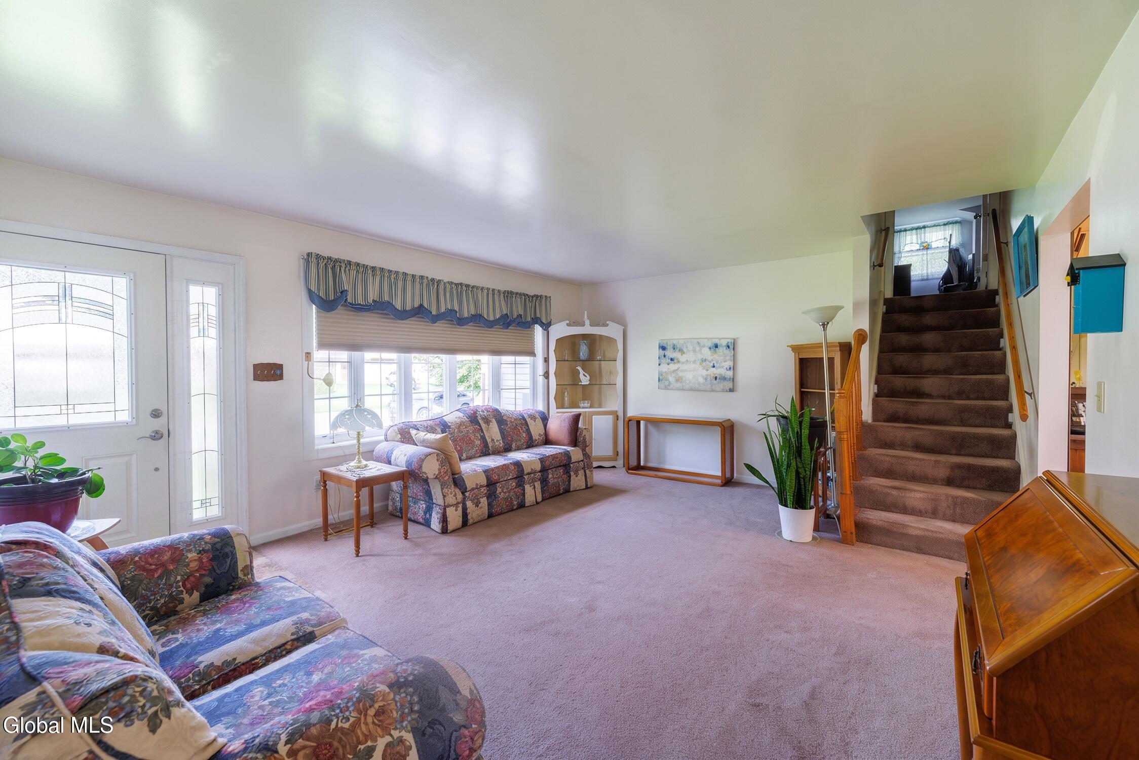 127 Sylvia Lane Schenectady NY 12306