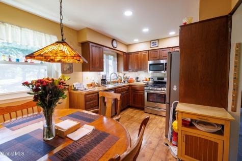 127 Sylvia Lane Schenectady NY 12306