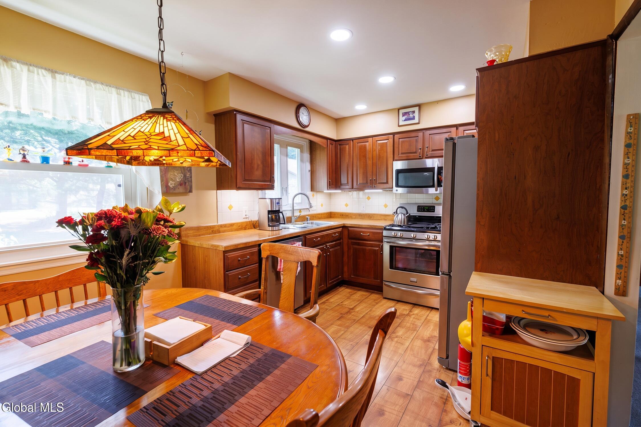 127 Sylvia Lane Schenectady NY 12306