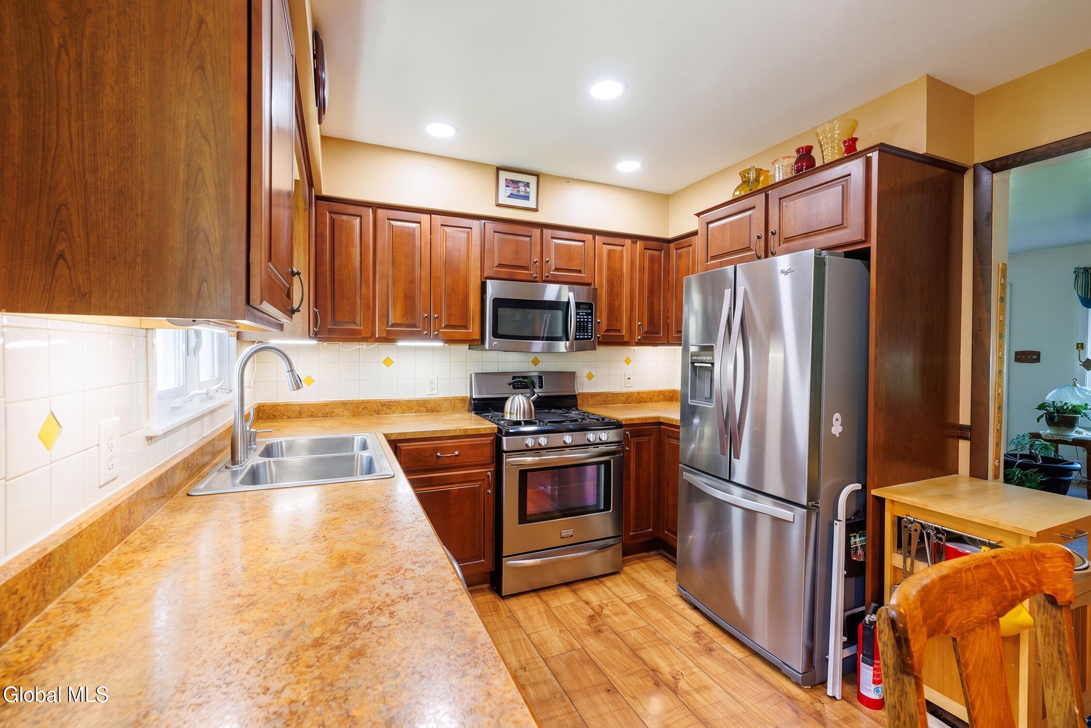 127 Sylvia Lane Schenectady NY 12306