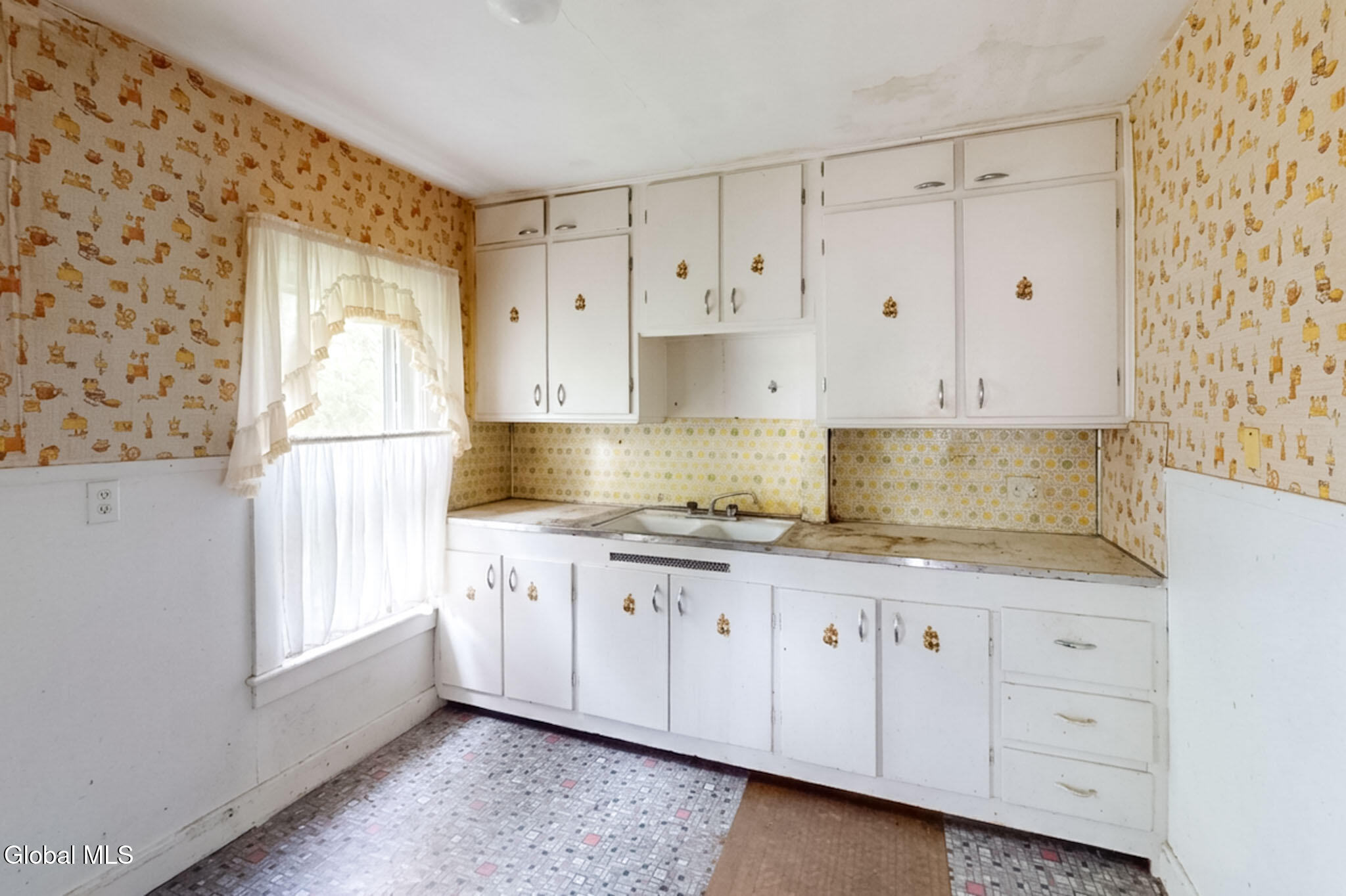31 W 11th Avenue Gloversville NY 12078