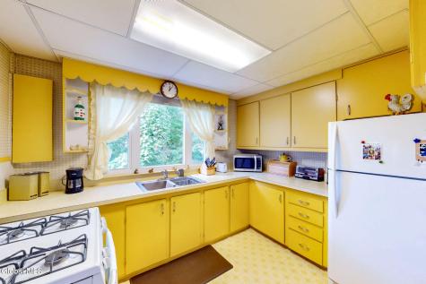 31 W 11th Avenue Gloversville NY 12078