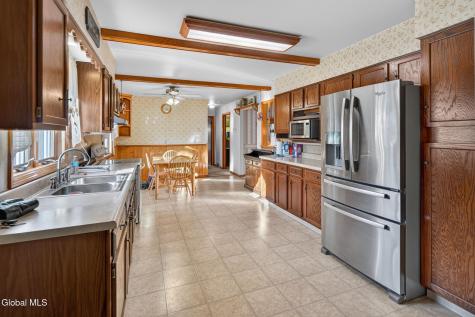 8 Helen Terrace Colonie NY 12211
